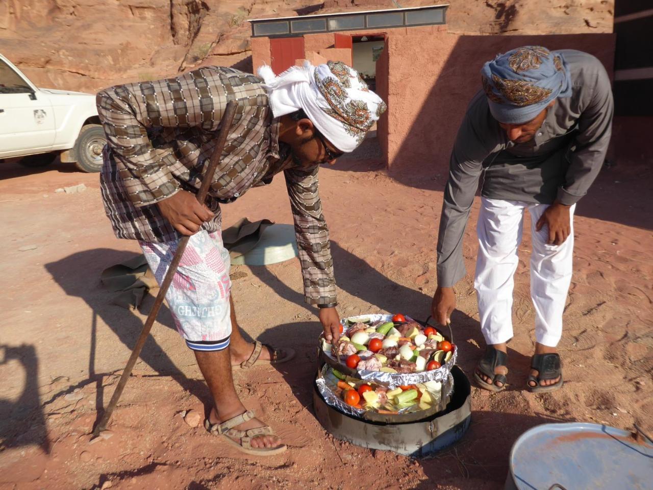 Real Bedouin Experience Tours & Camp Hotel Wadi Rum Exterior photo